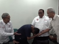 Penampakan Bos Buruh 'Cium Tangan' Capres Ganjar
