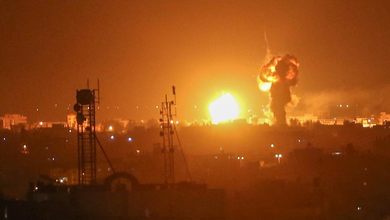 Jet-jet Israel menghantam sasaran di Jalur Gaza, Rabu (3/5/2023) waktu setempat. (Anadolu Agency via Getty Images)