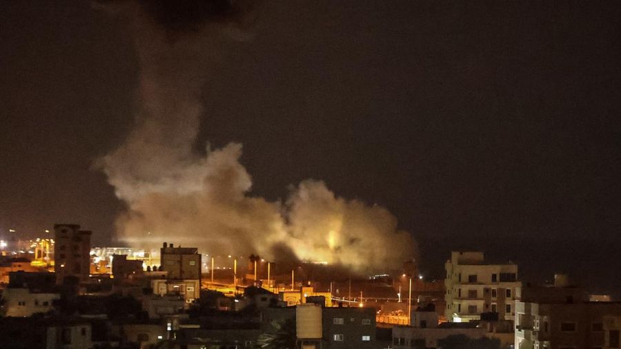 Jet-jet Israel menghantam sasaran di Jalur Gaza, Rabu (3/5/2023) waktu setempat. (Anadolu Agency via Getty Images)
