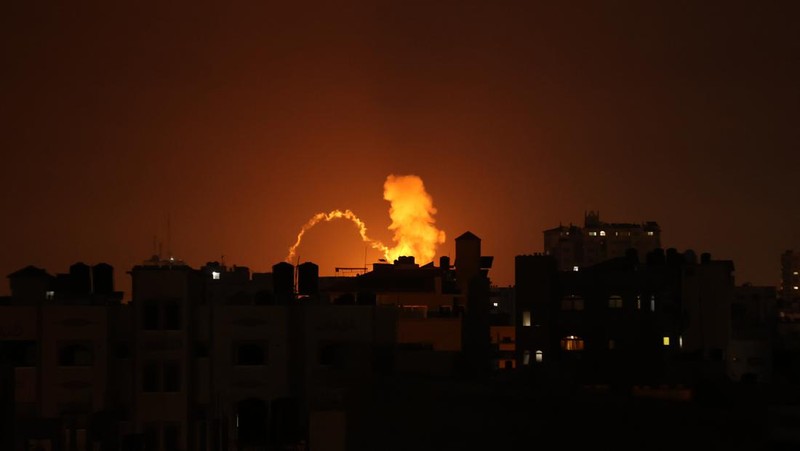 Jet-jet Israel menghantam sasaran di Jalur Gaza, Rabu (3/5/2023) waktu setempat. (Anadolu Agency via Getty Images)
