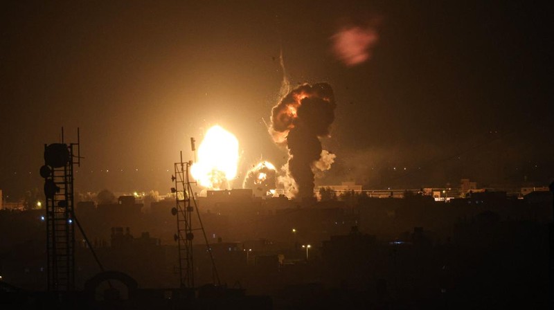 Jet-jet Israel menghantam sasaran di Jalur Gaza, Rabu (3/5/2023) waktu setempat. (Anadolu Agency via Getty Images)