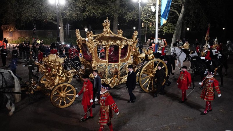 Latihan malam hari di London pusat untuk penobatan Raja Charles III, yang akan berlangsung akhir pekan ini. Tanggal pengambilan gambar: Rabu 3 Mei 2023. (Victoria Jones/PA Images via Getty Images)