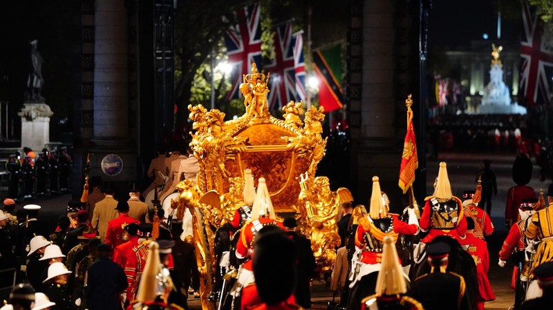 Latihan malam hari di London pusat untuk penobatan Raja Charles III, yang akan berlangsung akhir pekan ini. Tanggal pengambilan gambar: Rabu 3 Mei 2023. (Victoria Jones/PA Images via Getty Images)