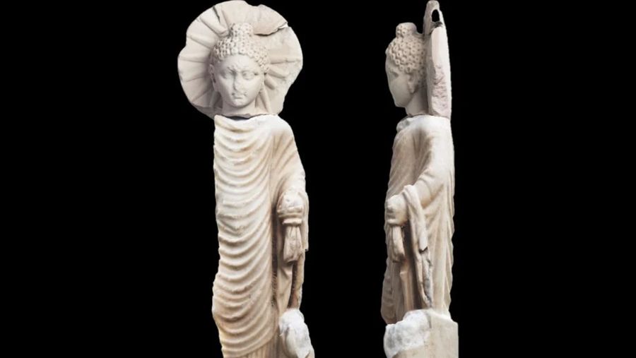 Peneliti menemukan patung Buddha setinggi dua kaki di Berenike. (Dok: Kementerian Pariwisata dan Purbakala Mesir)