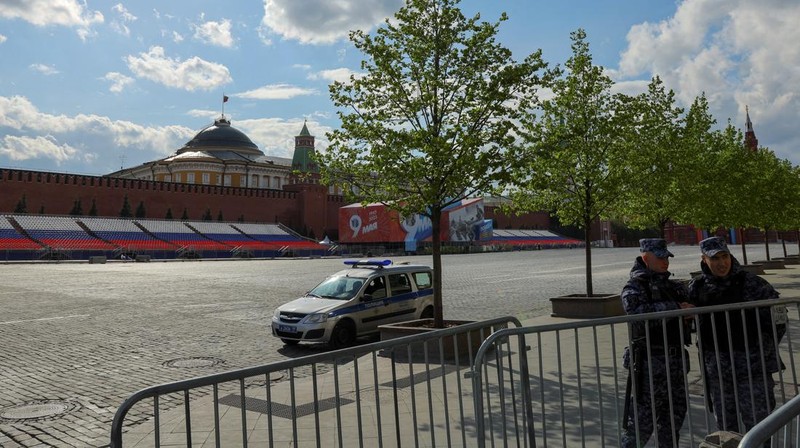 Kediaman Presiden Rusia Vladimir Putin diserang drone. Ini terjadi di Kremlin malam hari antara Selasa dan Rabu (3/5/2023) waktu setempat. (Tangkapan Layar Video Reuters/OSTOROZHNO NOVOSTI)