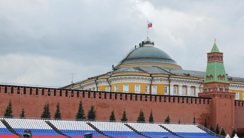 Kediaman Presiden Rusia Vladimir Putin diserang drone. Ini terjadi di Kremlin malam hari antara Selasa dan Rabu (3/5/2023) waktu setempat. (Tangkapan Layar Video Reuters/OSTOROZHNO NOVOSTI)