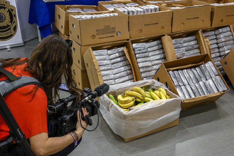 Polisi Portugal menyita 4,2 ton kokain yang disembunyikan di antara tumpukan pisang di sebuah kapal kargo. (AFP via Getty Images/PATRICIA DE MELO MOREIRA) Polisi Portugal menyita 4,2 ton kokain yang disembunyikan di antara tumpukan pisang di sebuah kapal kargo. (AFP via Getty Images/PATRICIA DE MELO MOREIRA)