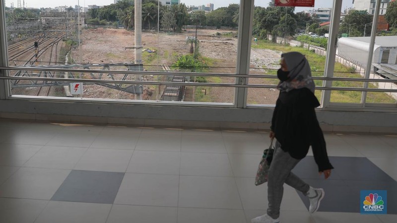 Suasana lahan kosong yang akan menjadi lokasi perluasan Stasiun Tanah Abang, Jakarta Pusat, Rabu (3/5/2023). CNBC Indonnesia/Muhammad Sabki
