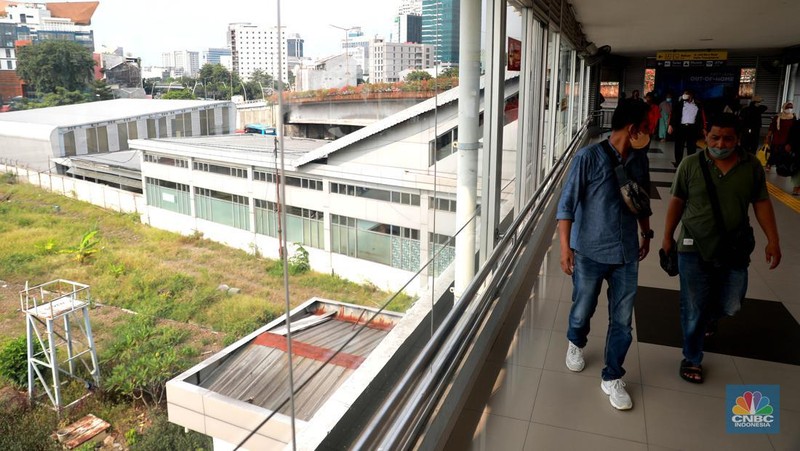 Suasana lahan kosong yang akan menjadi lokasi perluasan Stasiun Tanah Abang, Jakarta Pusat, Rabu (3/5/2023). CNBC Indonnesia/Muhammad Sabki