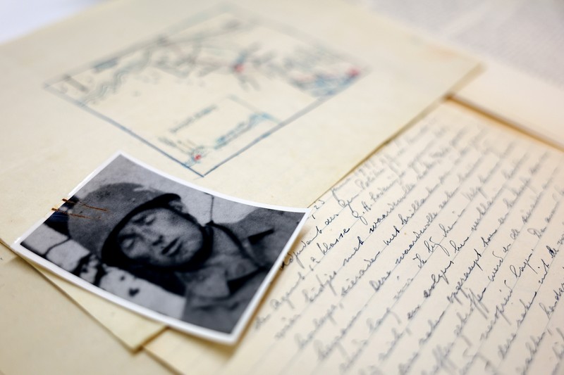 Pekerja melakukan penggalian menggunakan alat berat pada lokasi penemuan harta rampasan Nazi yang terkubur di Desa Ommeren, Belanda, Senin (1/5/2023). Pekerja melakukan penggalian menggunakan alat berat pada lokasi penemuan harta rampasan Nazi yang terkubur di Desa Ommeren, Belanda, Senin (1/5/2023). AP Photo/Aleksandar Furtula