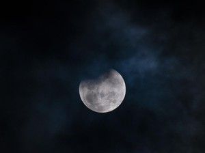 Kisah Nabi Muhammad SAW Membelah Bulan dalam Al-Quran