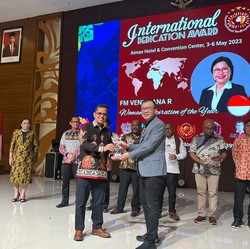 Bawa Kemajuan Bagi Papua, Venusiana Raih Penghargaan Ini