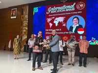Bawa Kemajuan Bagi Papua, Venusiana Raih Penghargaan Ini
