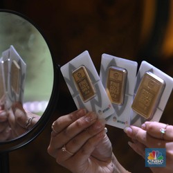 Rekor Baru! Harga Emas Antam Capai Rp1.624.000/Gram