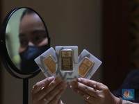 Harga Emas Dunia Pecah Rekor, Emas Antam Ikut Pesta Pora!