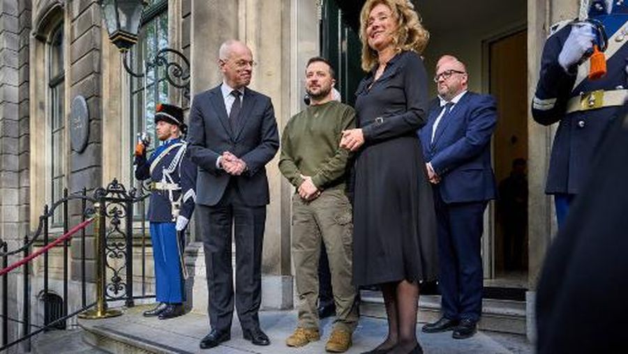 Ukrainian President Volodymyr Zelensky (C) poses next to Dutch Senate president Jan Anthonie Bruijn (L) and Dutch House of Representatives president Vera Bergkamp as he arrives for a meeting with members of the Senate and the House of Representatives, in The Hague, on May 4, 2023, as part of his first visit in Netherlklands. - Ukrainian President Volodymyr Zelensky is visiting The Hague on May 4, 2023 and will meet with the leadership of the International Criminal Court, which has issued an arrest warrant for Russia's Vladimir Putin, his spokesman said. (Photo by Phil Nijhuis / ANP / AFP) / Netherlands OUT