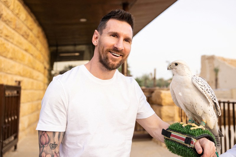 Pesepak bola klub Paris St Germain Lionel Messi bersama keluarganya saat berlibur ke Riyad, Arab Saudi. Pesepak bola klub Paris St Germain Lionel Messi bersama keluarganya saat berlibur ke Riyad, Arab Saudi. (Handout via REUTERS)