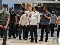 Jokowi Puas, Warga RI Belanja Lebaran Sampai Rp 230 T