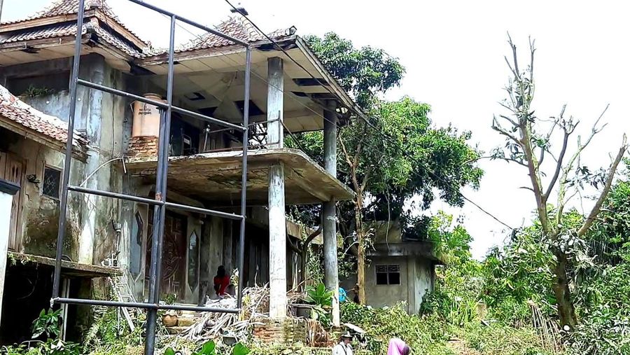 Rumah milik dokter Wayan yang viral karena tak terurus. (Dok. DetikJabar/Irvan Maulana)