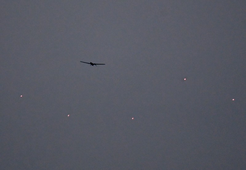 Angkatan Udara Ukraina mengakui menjatuhkan sendiri pesawat tak berawak atau drone di atas wilayah Ibu Kota Kiev. (AFP via Getty Images/SERGEI SUPINSKY) Angkatan Udara Ukraina mengakui menjatuhkan sendiri pesawat tak berawak atau drone di atas wilayah Ibu Kota Kiev. (AFP via Getty Images/SERGEI SUPINSKY)