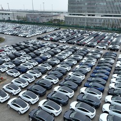 Gebrakan Baru China, Mobil Listrik Boleh Jual Daya ke 'PLN'