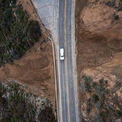 Jokowi Tuntaskan 159 Km Jalan Sampai 6 Bandara Dalam 6 Bulan