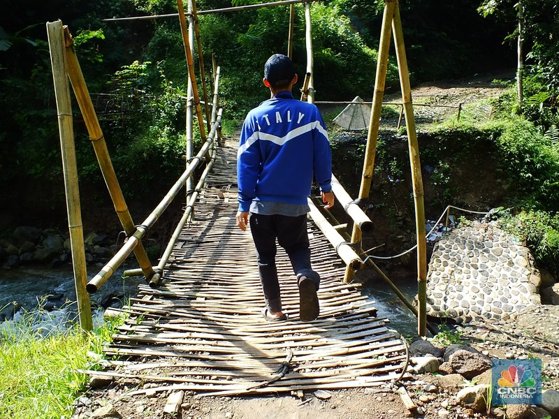 Jalan rusak di Jawa Barat Selatan. Jalan rusak di Jawa Barat Selatan. (CNBC Indonesia/Suhendra)