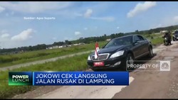 Video: Mercy Jokowi Terjang Jalan Rusak di Lampung yang Viral