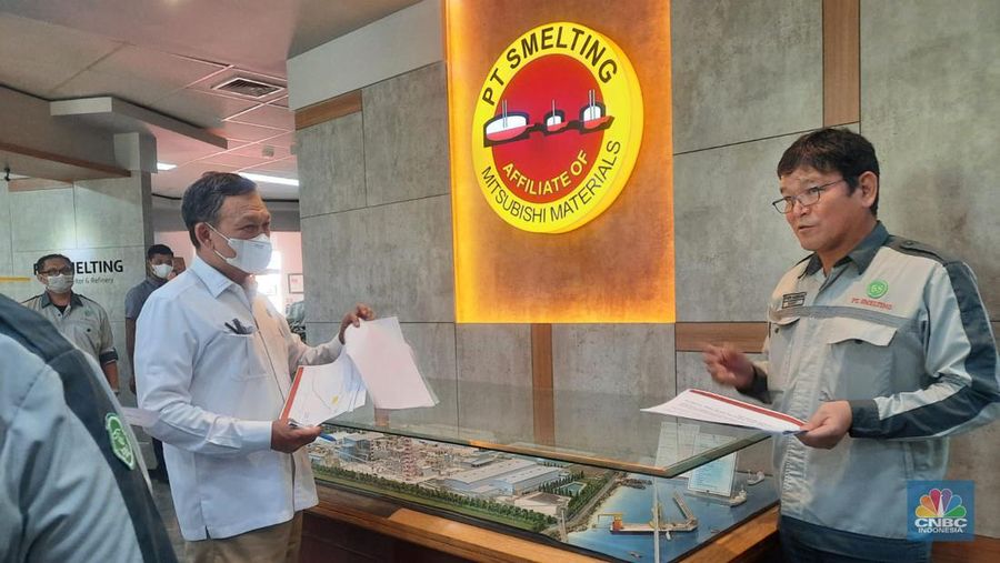 Menteri ESDM meninjau smelter tembaga PT Smelting di Gresik, Jawa Timur. (CNBC Indonesia/Firda Dwi Muliawati)