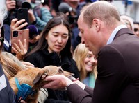 Senyum Pangeran William & Kate Middleton Sapa Warga London