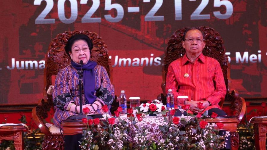 Presiden Kelima RI yang juga Ketua Umum DPP PDI Perjuangan (PDIP) Megawati Soekarnoputri saat memberikan arahan dan membuka acara seminar bertajuk 'Haluan Pembagunan Bali Masa Depan 100 Tahun Bali Era Baru 2025-2125' di Hotel The Trans Hotel Resort Bali, Badung, Bali, Jumat (5/5/2023). (Dok. PDIP)