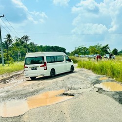 Jokowi Urus Jalan Rusak Lampung & Jambi, Gubernur Gak Kerja?