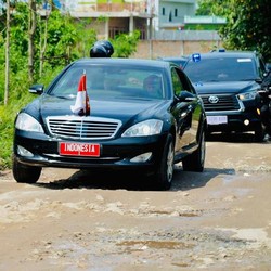 Jokowi Pagi-pagi Terbang ke Lampung, Cek Jalan Rusak Lagi?