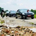 Jokowi Habiskan Duit Rp 278 T untuk Jalan, Kok Banyak Rusak?