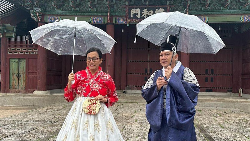 Sri Mulyani memakai baju tradisional Korea Hanbok di Seoul. (Tangkapan layar Instagram @smindrawati)