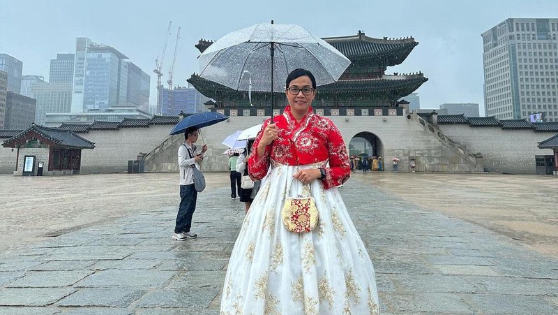 Sri Mulyani memakai baju tradisional Korea Hanbok di Seoul. (Tangkapan layar Instagram @smindrawati)