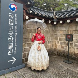 Daebak! Begini Gaya Sri Mulyani Pakai Hanbok di Korea