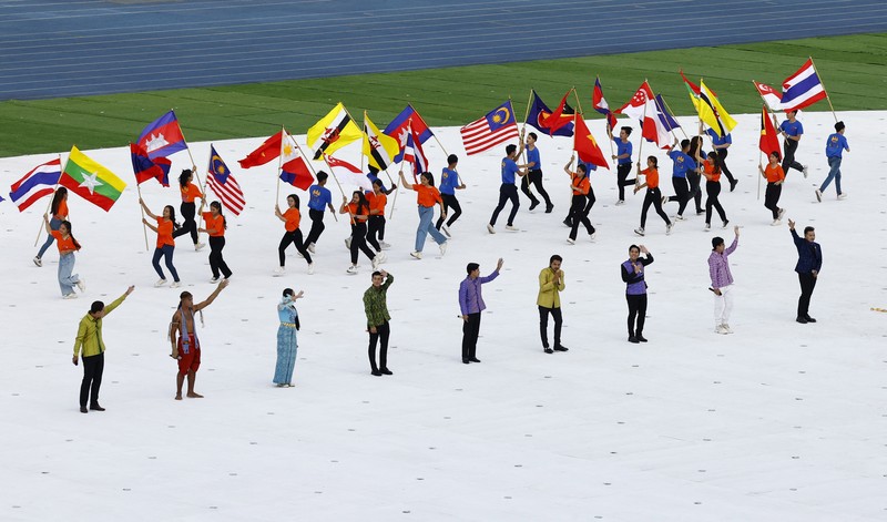 Bendera Indonesia terbalik saat Opening Ceremony SEA Games 2023 di Stadion Nasional Morodok Techo, Phnom Penh, Kamboja, Jumat (5/5/2023). Bendera Indonesia terbalik saat Opening Ceremony SEA Games 2023 di Stadion Nasional Morodok Techo, Phnom Penh, Kamboja, Jumat (5/5/2023). (REUTERS/Kim Kyung-Hoo)