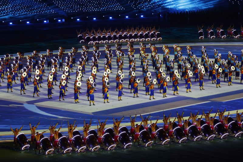 Bendera Indonesia terbalik saat Opening Ceremony SEA Games 2023 di Stadion Nasional Morodok Techo, Phnom Penh, Kamboja, Jumat (5/5/2023). (REUTERS/Kim Kyung-Hoo)