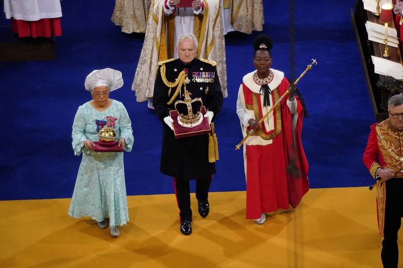 Raja Charles III dan Putri Camilia berada di dalam kereta kuda menjelang penobatan di London, Inggris, Sabtu, (6/5/2023). Raja Charles III dan Putri Camilia berada di dalam kereta kuda menjelang penobatan di London, Inggris, Sabtu, (6/5/2023). (Christopher Furlong/Getty Images)