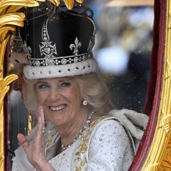 Takdir Memang Misteri: Camilla Dulu Simpanan, Sekarang Ratu