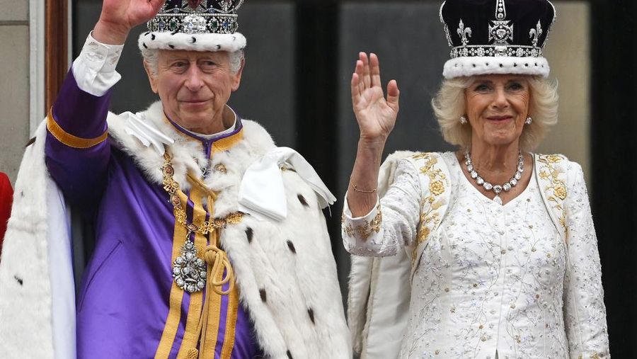 LONDON, ENGLAND - MAY 06: Queen Camilla is crowned with Queen Mary's Crown by The Archbishop of Canterbury the Most Reverend Justin Welby during the Coronation of King Charles III and Queen Camilla on May 6, 2023 in London, England. The Coronation of Charles III and his wife, Camilla, as King and Queen of the United Kingdom of Great Britain and Northern Ireland, and the other Commonwealth realms takes place at Westminster Abbey today. Charles acceded to the throne on 8 September 2022, upon the death of his mother, Elizabeth II. (Photo by Yui Mok - WPA Pool/Getty Images)
