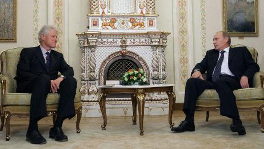 Russia's Prime Minister Vladimir Putin (R) speaks with former US President Bill Clinton at the State residence of the Russian President Novo-Ogaryovo outside Moscow on June 29, 2010. Russia bristled at US claims that it had smashed a Cold War-style Russian spy ring as former KGB spy and Prime Minister of Russia Vladimir Putin expressed hope the scandal would not damage improving bilateral relations. AFP PHOTO / RIA NOVOSTI/ POOL / ALEXEY DRUZHININ (Photo by ALEXEY DRUZHININ / RIA NOVOSTI / AFP)