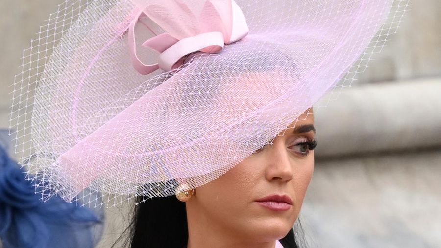 Katy Perry meninggalkan Westminster Abbey setelah Penobatan Raja Charles III dan Ratu Camilla pada 06 Mei 2023 di London, Inggris. (WireImage/Karwai Tang)