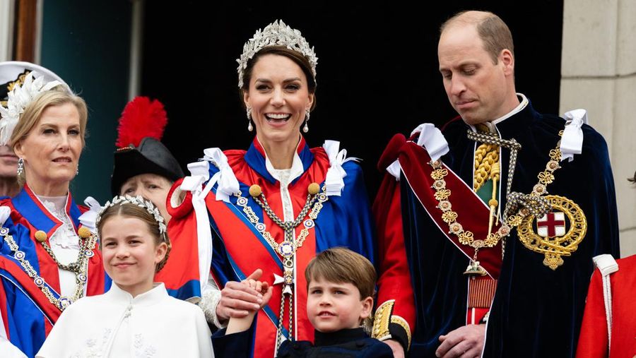 Pangeran William dan Kate Middleton saat menghadiri penobatan Raja Charles III di London, INggris (6/5/2023). (Samir Hussein/WireImage)