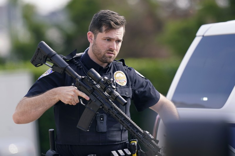Pihak berwenang mengonfirmasi data kematian dari penembakan massal di mal dekat Dallas, Texas, AS pada Sabtu (6/5) malam. (AP/LM Otero)