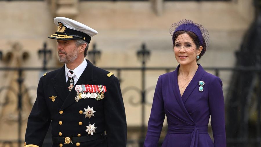 Raja Philippe dari Belgia dan Ratu Mathilde dari Belgia tiba di Westminster Abbey untuk Penobatan Raja Charles III dan Ratu Camilla pada 06 Mei 2023 di London, Inggris. (WireImage/Karwai Tang)