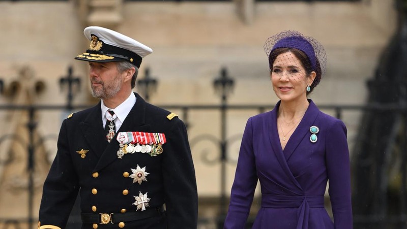 Raja Philippe dari Belgia dan Ratu Mathilde dari Belgia tiba di Westminster Abbey untuk Penobatan Raja Charles III dan Ratu Camilla pada 06 Mei 2023 di London, Inggris. (WireImage/Karwai Tang)