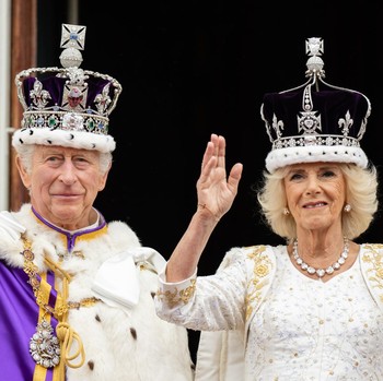 Intip Lagi Penobatan Raja Charles III, Camilla Dapat Mahkota
