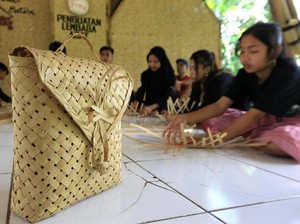 Contoh Kerajinan Bahan Keras, Beserta Definisi dan Teknik Pembuatannya